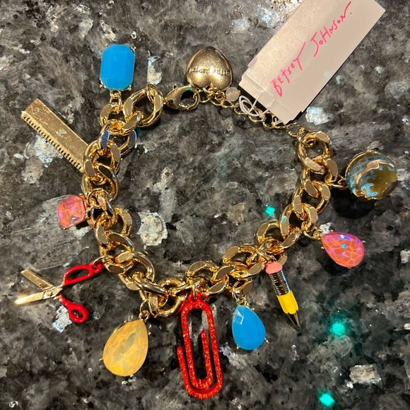 🖍️✂️✏️🖇️ BETSEY JOHNSON School Charms Drama Bracelet✂️🖍️✏️🖇️NWT - Picture 11 of 15
